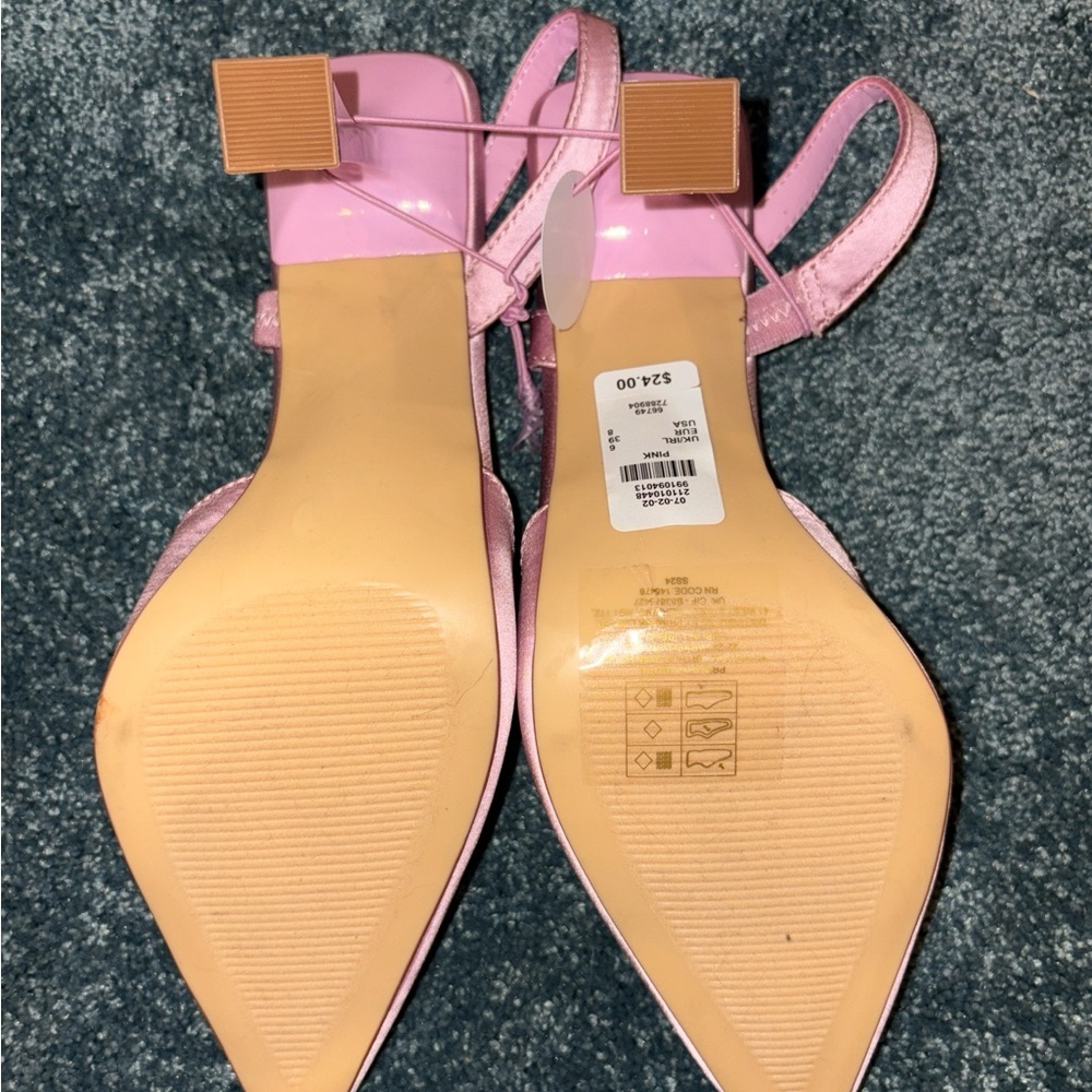 💖 Primark Pink Velvet Heart Heels - Picture 4 of 4